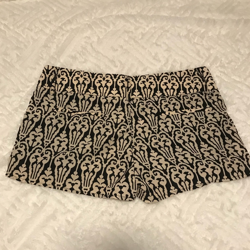 Lace pattern shorts - Picture 2 of 3